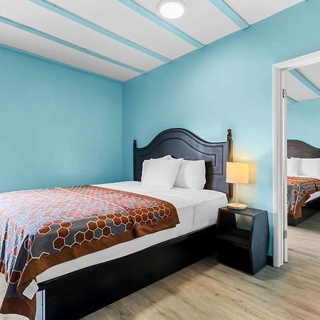 Rodeway Inn & Suites North Hollywood Burbank Airport - Universal Area Los Angeles Eksteriør bilde