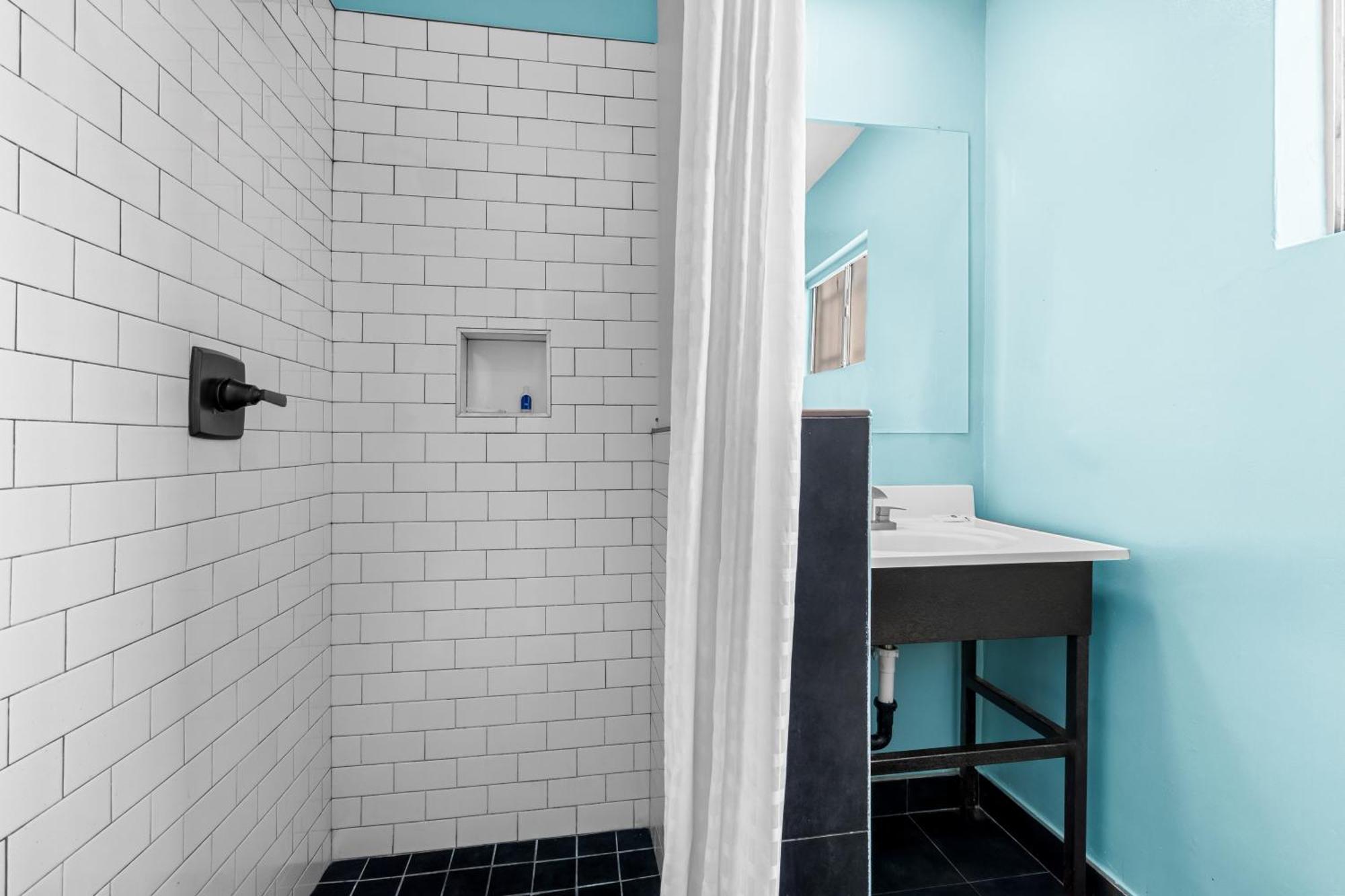 Rodeway Inn & Suites North Hollywood Burbank Airport - Universal Area Los Angeles Eksteriør bilde