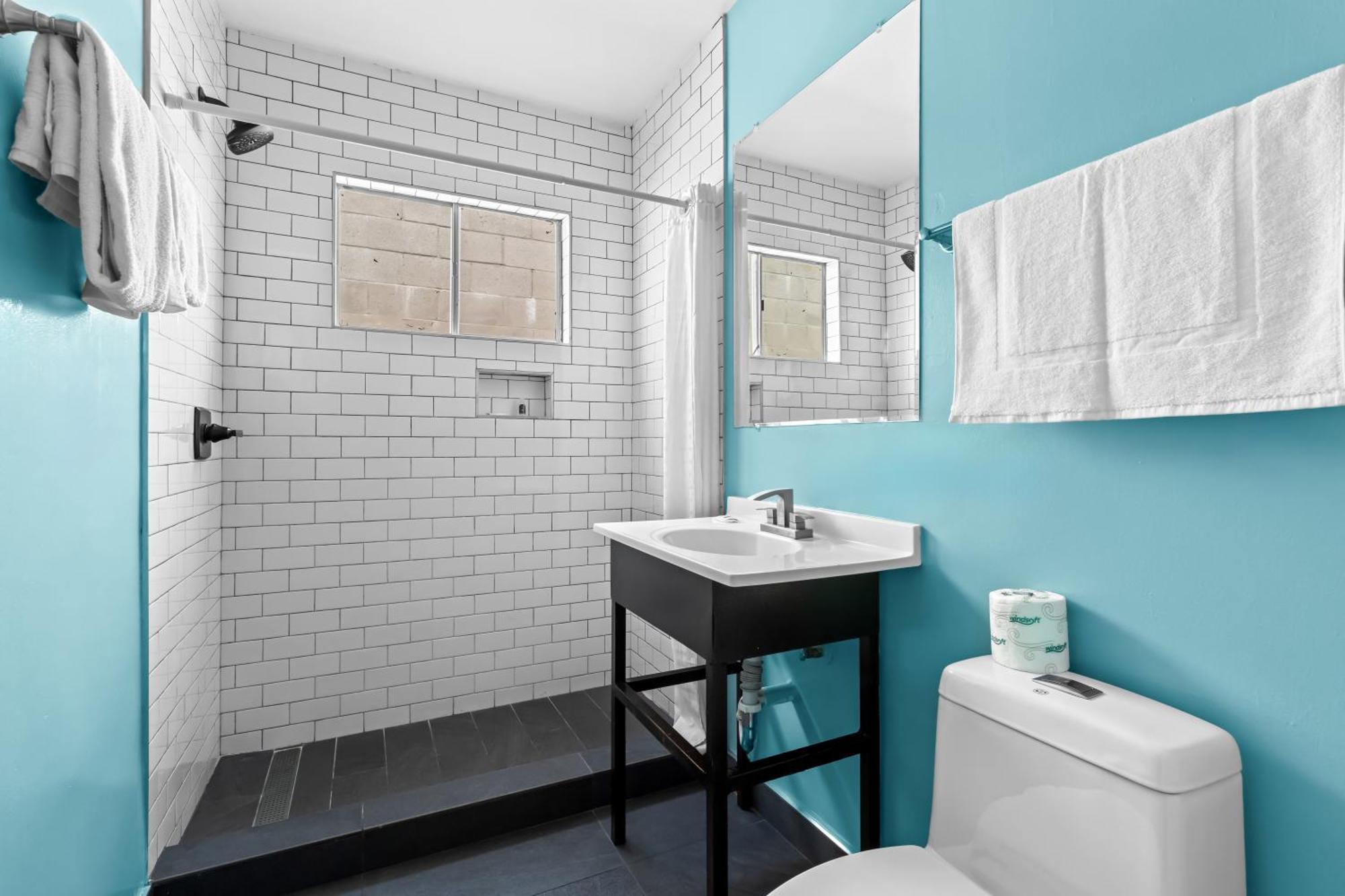Rodeway Inn & Suites North Hollywood Burbank Airport - Universal Area Los Angeles Eksteriør bilde