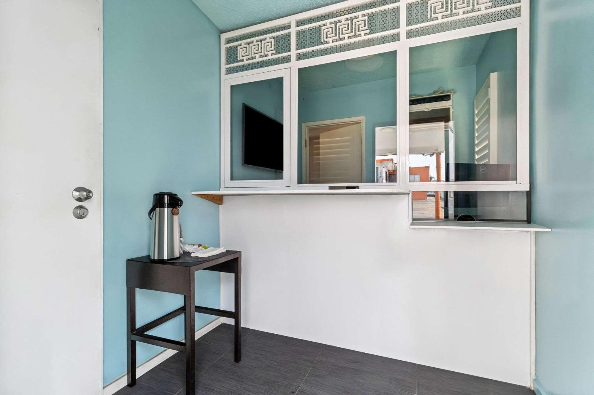 Rodeway Inn & Suites North Hollywood Burbank Airport - Universal Area Los Angeles Eksteriør bilde