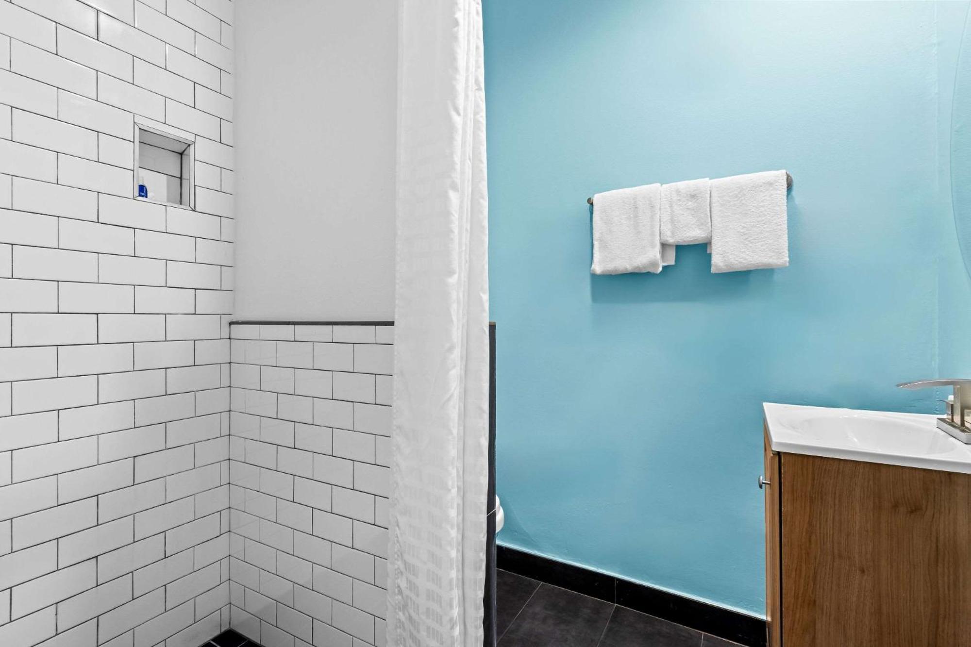 Rodeway Inn & Suites North Hollywood Burbank Airport - Universal Area Los Angeles Eksteriør bilde