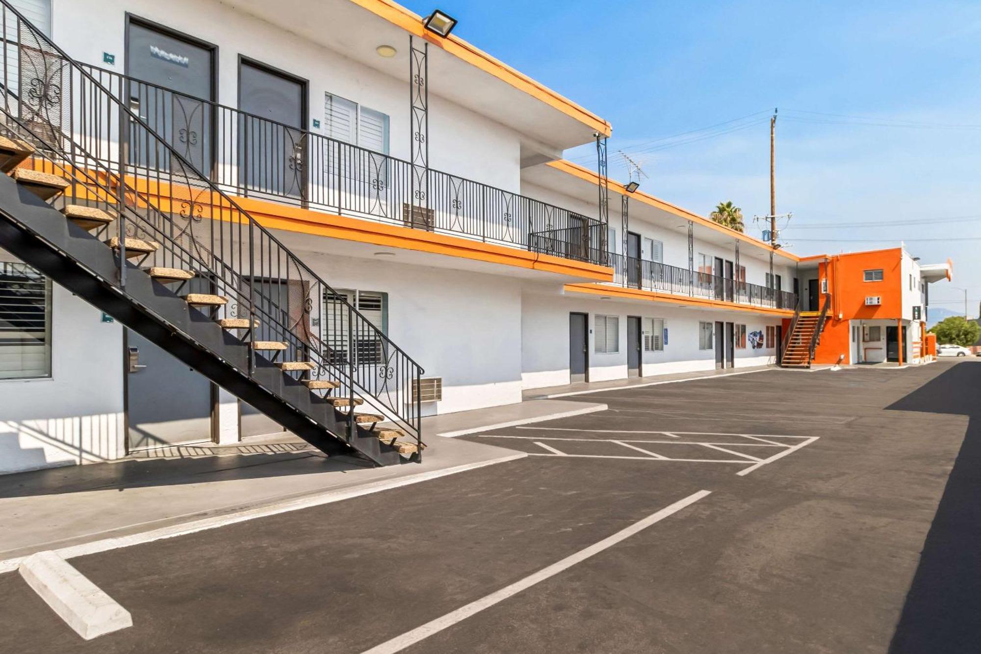 Rodeway Inn & Suites North Hollywood Burbank Airport - Universal Area Los Angeles Eksteriør bilde