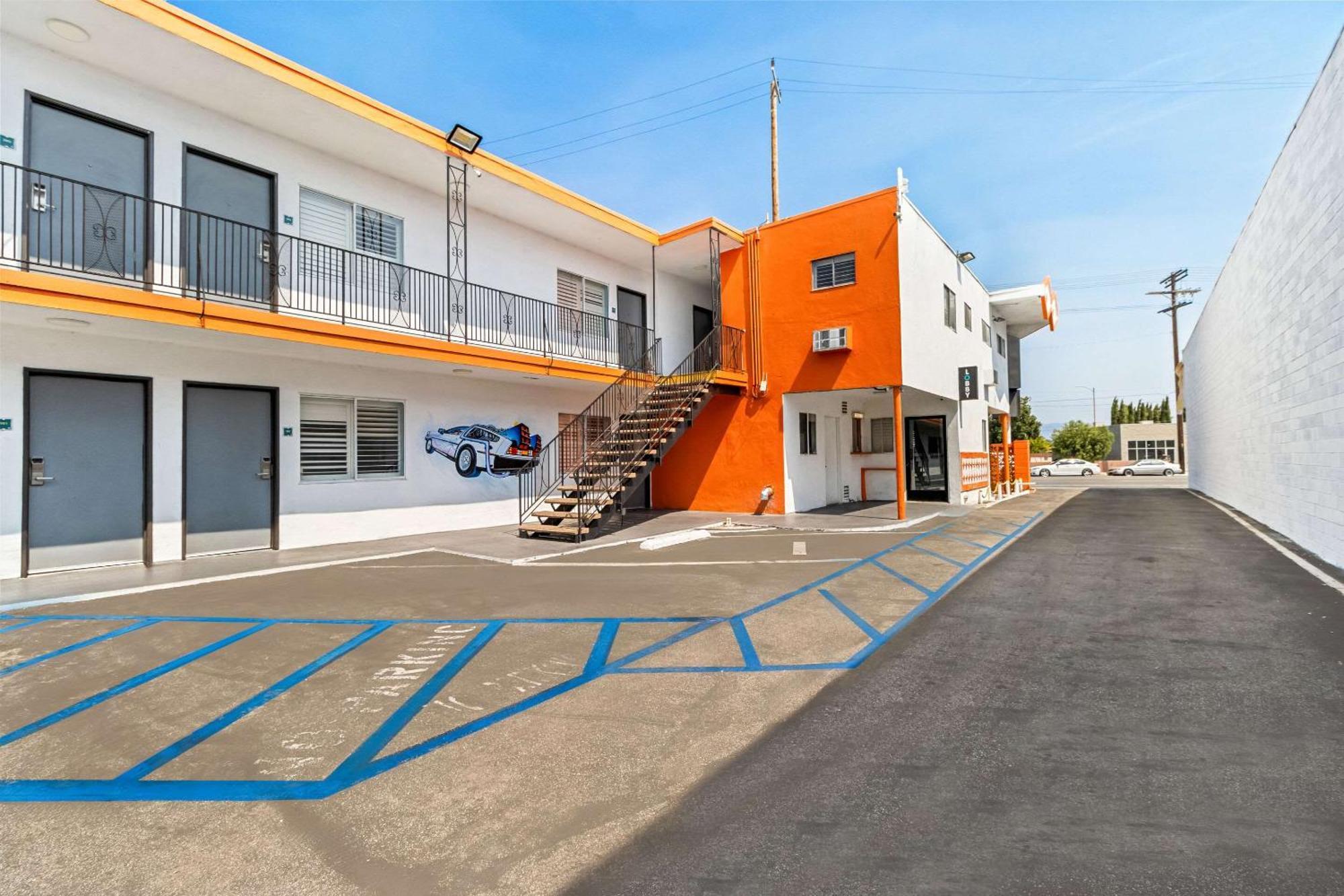 Rodeway Inn & Suites North Hollywood Burbank Airport - Universal Area Los Angeles Eksteriør bilde
